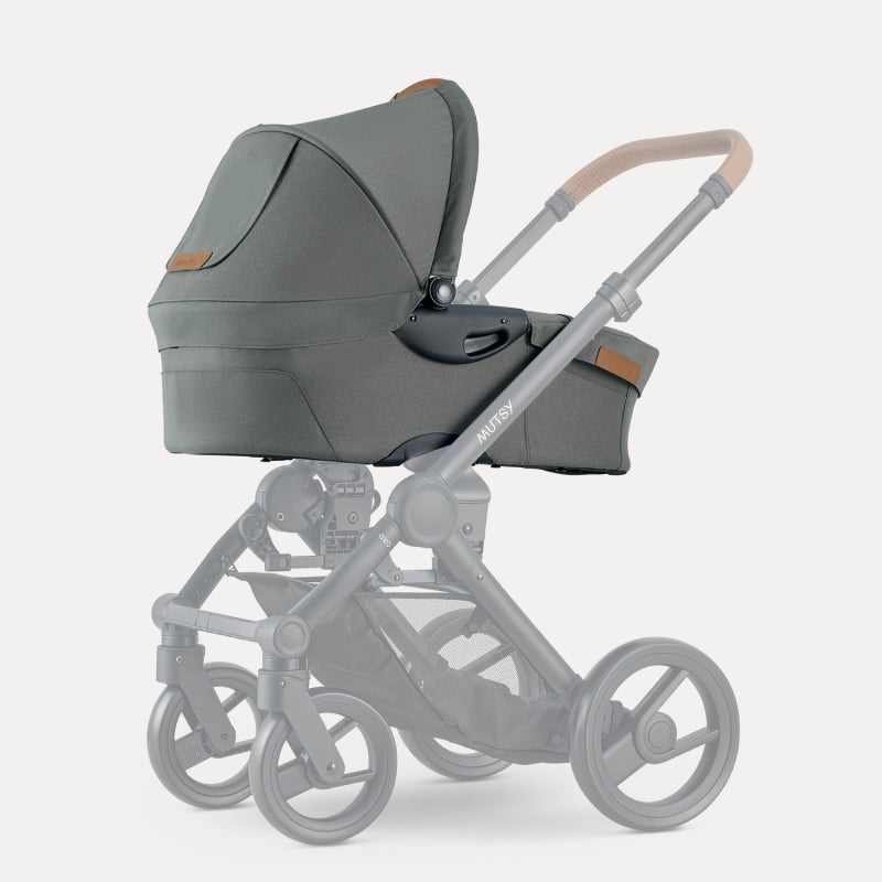 Evo Carrycot Infinite Sand – Mutsy - Main Image